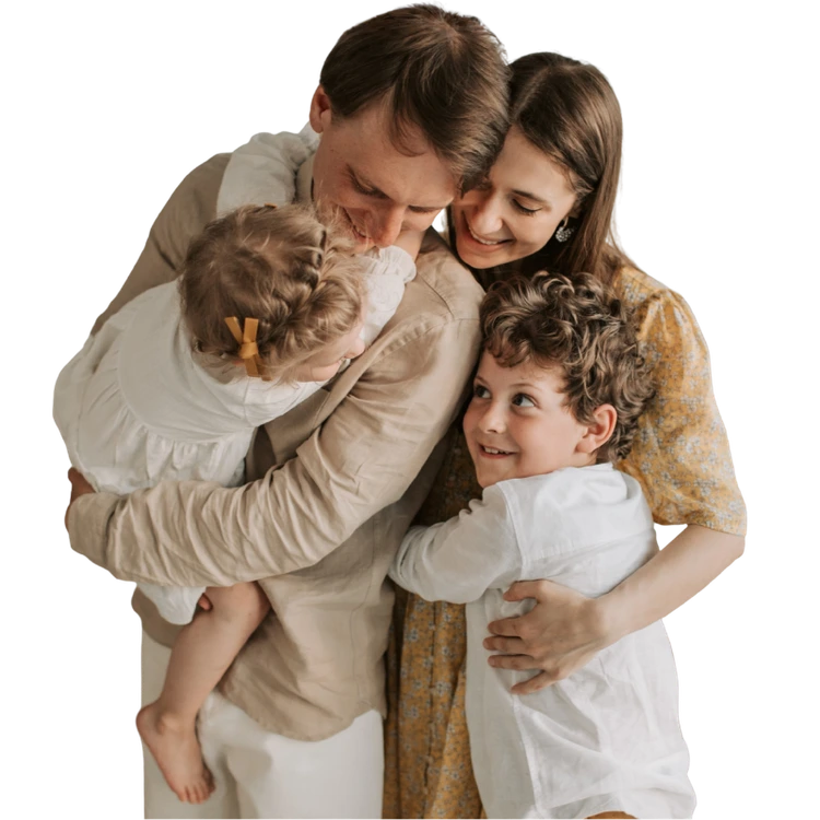 Familia abrazándose